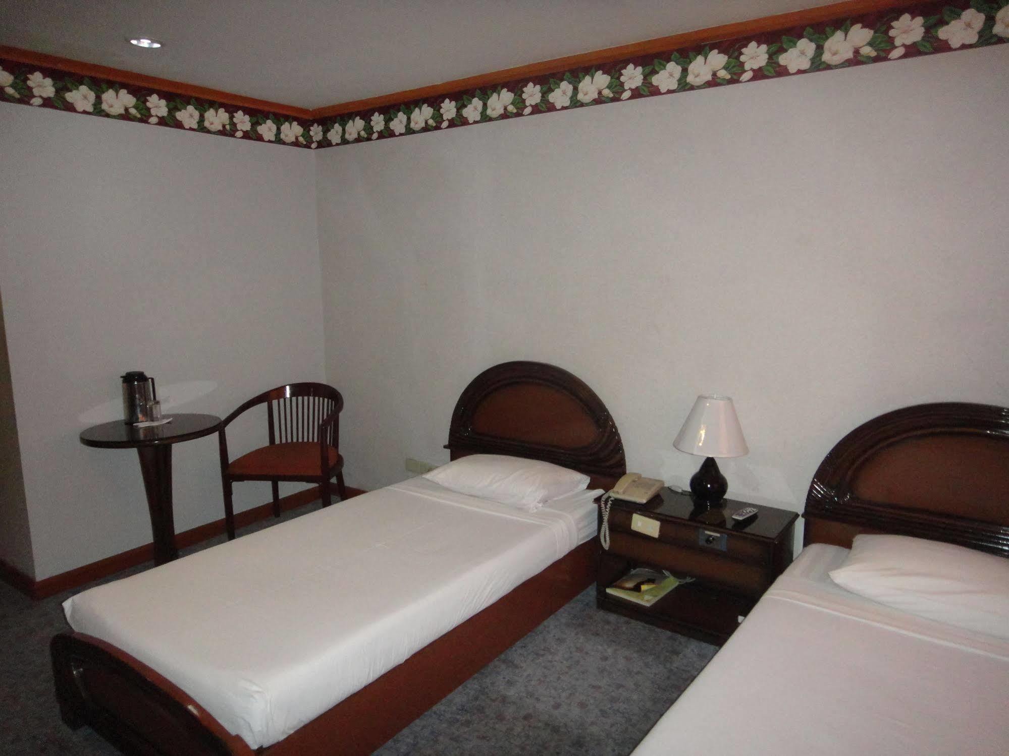 Holiday Plaza Hotel Cebu Eksteriør billede