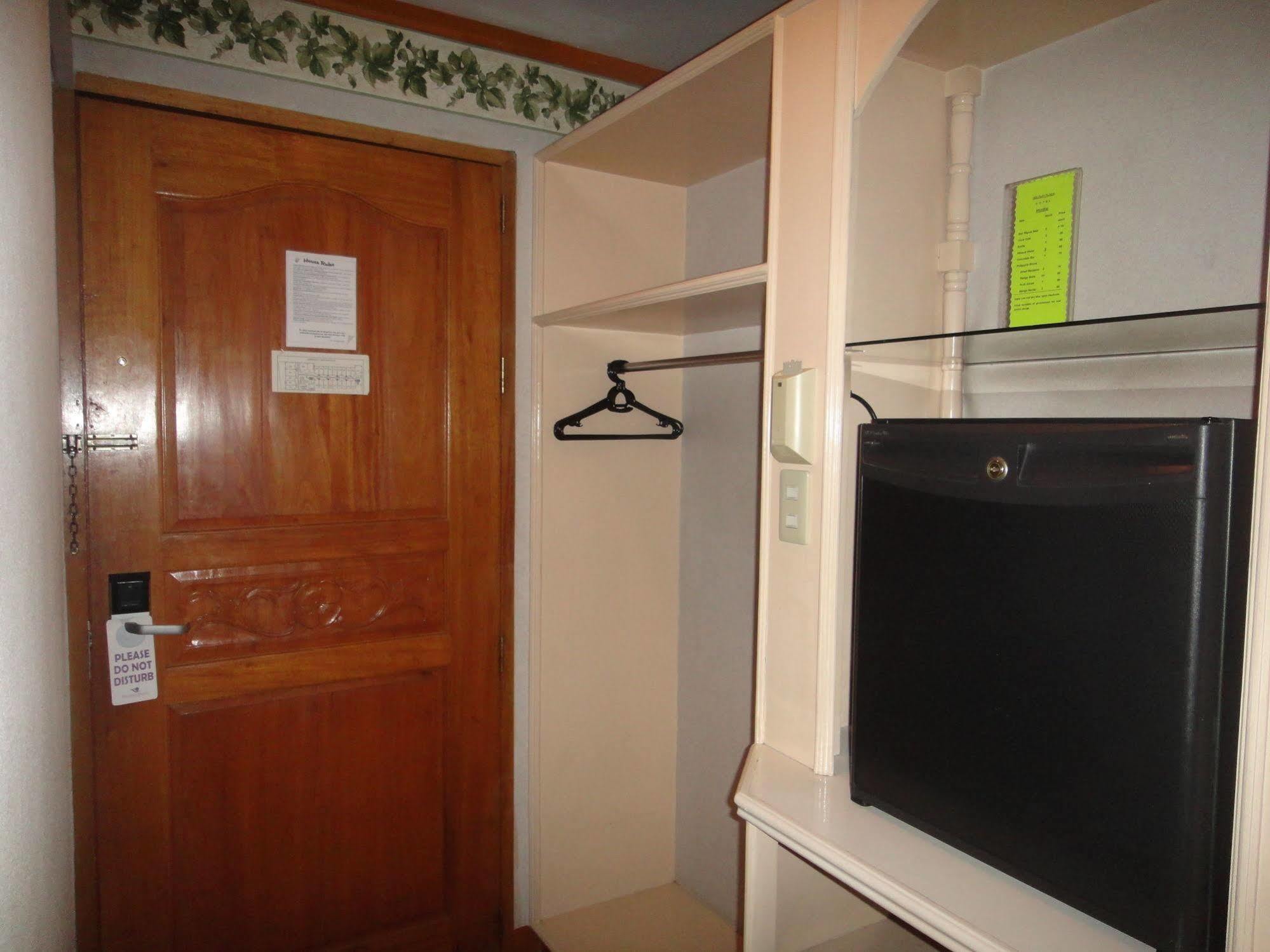 Holiday Plaza Hotel Cebu Eksteriør billede
